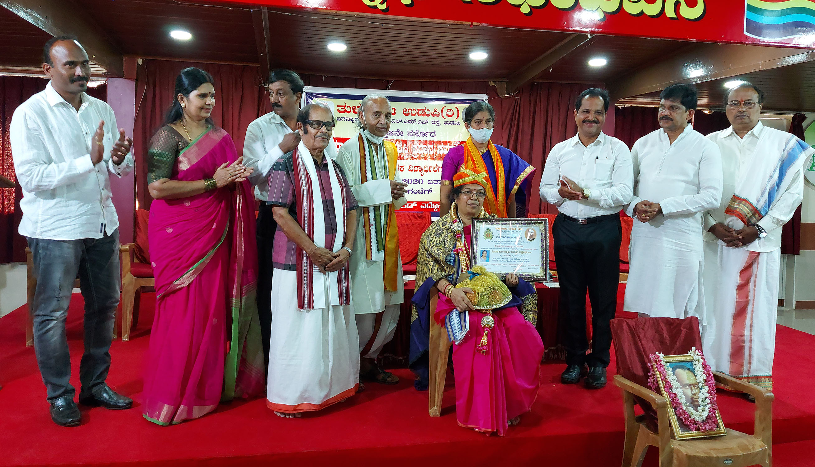 ಕುಶಾಲಾಕ್ಷಿ ವಿ.ಕುಲಾಲ್‌ಗೆ ಪಣಿಯಾಡಿ ಕಾದಂಬರಿ ಪ್ರಶಸ್ತಿ ಪ್ರದಾನ