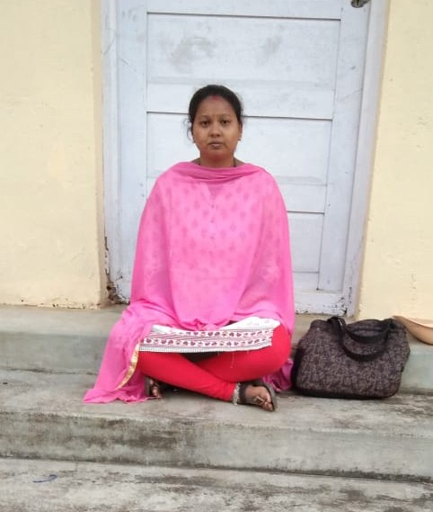 ಅಂತರ್ಜಾತಿ ವಿವಾಹಕ್ಕೆ ವಿರೋಧ: ಅತ್ತೆ ಮನೆ ಮುಂಭಾಗ ಧರಣಿ ಕುಳಿತ ಸೊಸೆ