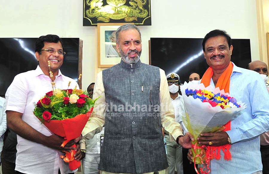 ನೂತನ ಶಾಸಕರಾಗಿ ಮುನಿರತ್ನ, ಡಾ.ರಾಜೇಶ್ ಗೌಡ ಪ್ರಮಾಣ ವಚನ ಸ್ವೀಕಾರ