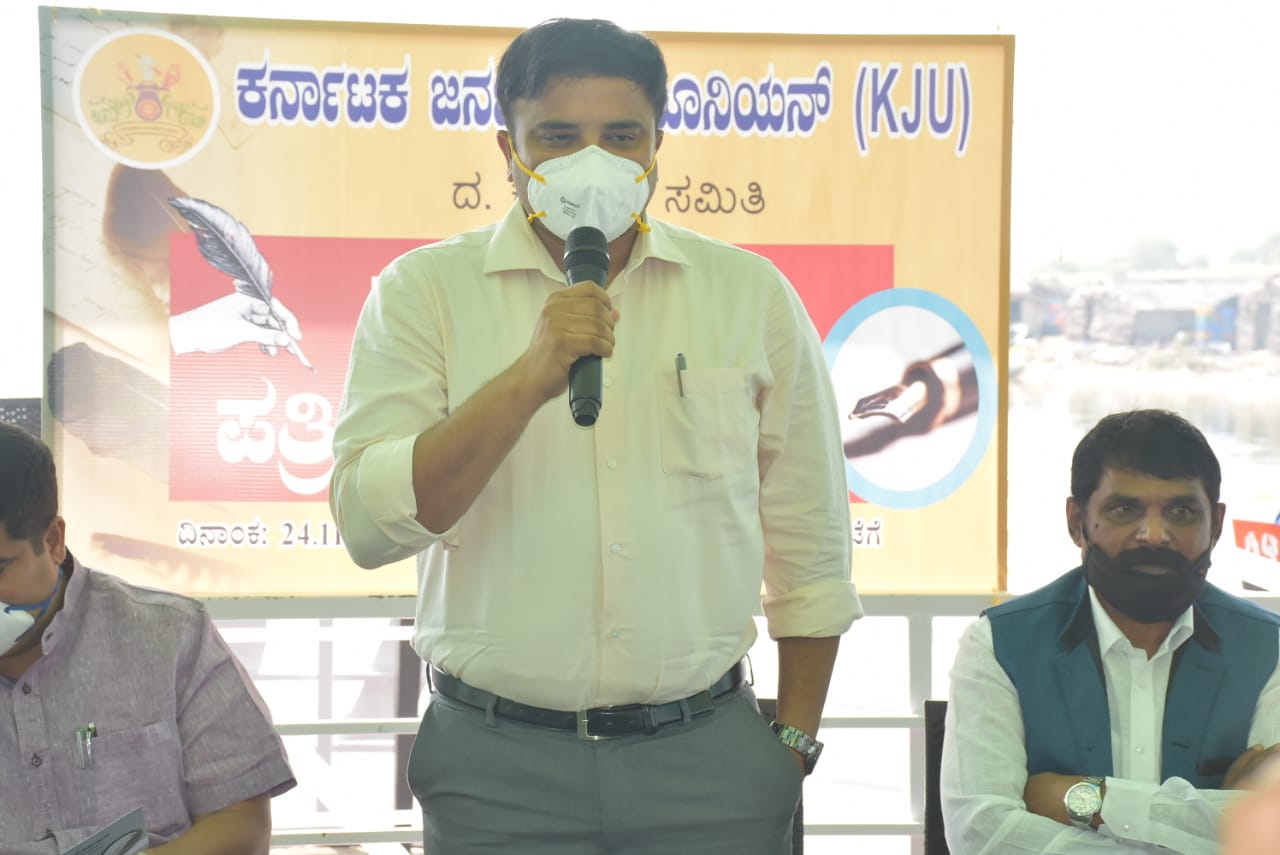 ಪತ್ರಕರ್ತರು ತನಿಖಾ ವರದಿಗೆ ಆದ್ಯತೆ ನೀಡಲಿ: ರಾಷ್ಟ್ರೀಯ ಪತ್ರಿಕಾ ದಿನಾಚಣೆಯಲ್ಲಿ ಡಿಸಿ ರಾಜೇಂದ್ರ ಸಲಹೆ