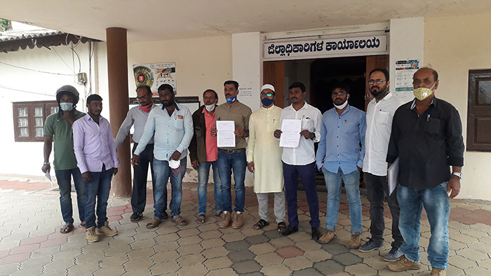 ಶ್ರೀರಾಮಸೇನೆ ಕಾರ್ಯಕರ್ತರ ವಿರುದ್ಧ ಕಾನೂನು ಕ್ರಮಕ್ಕೆ ಆಗ್ರಹಿಸಿ ಜಿಲ್ಲಾಧಿಕಾರಿಗೆ ಮನವಿ