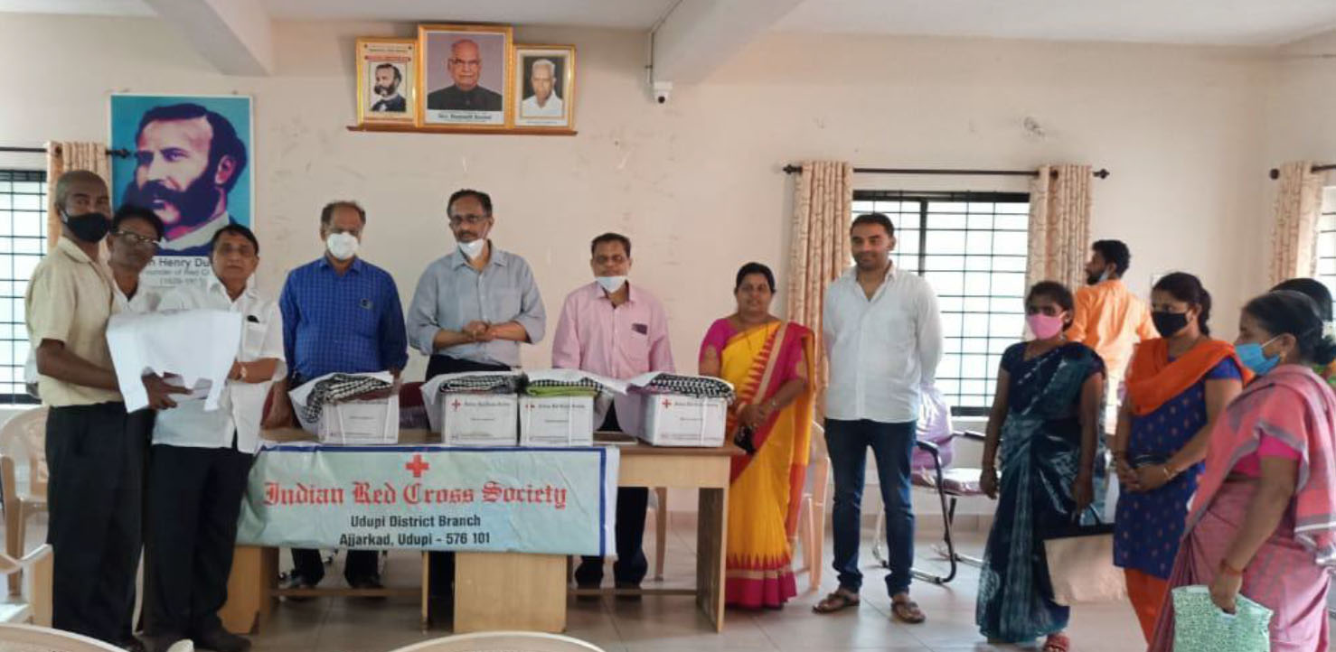 ಪ್ರಾಕೃತಿಕ ವಿಕೋಪದ ಸಂತ್ರಸ್ತರಿಗೆ ಕಿಟ್ ವಿತರಣೆ