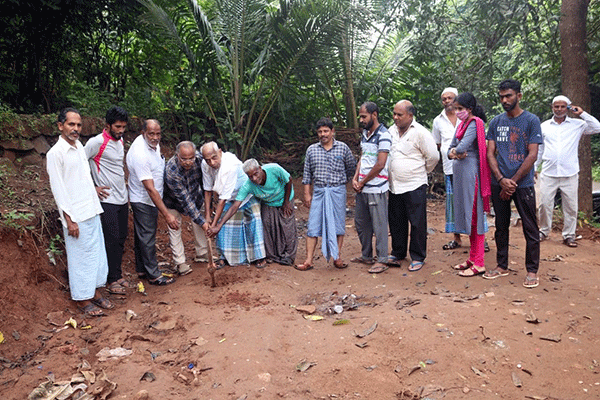 ಇನೋಳಿ: ತಡೆಗೋಡೆ, ರಸ್ತೆ ಕಾಮಗಾರಿಗೆ ಚಾಲನೆ