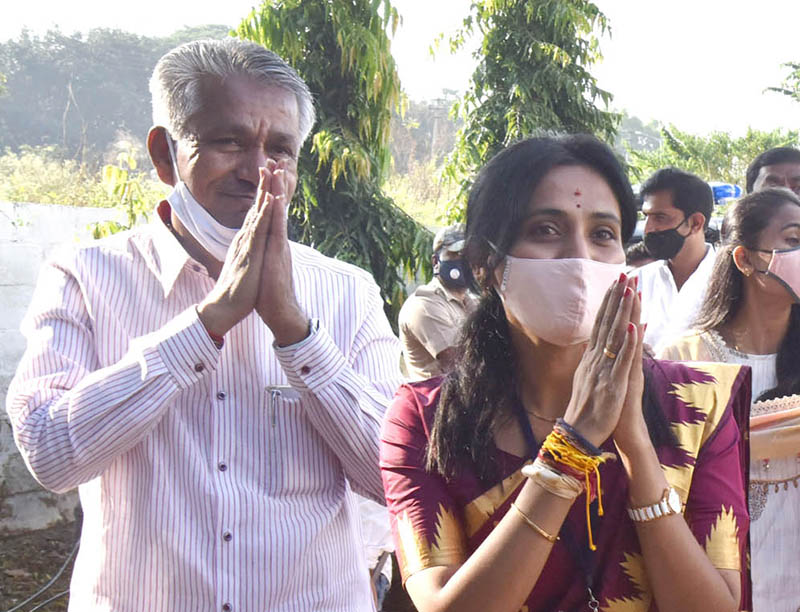 ಸೋಲಿನ ಭೀತಿಯಿಂದ ಹಲವು ಮತಗಟ್ಟೆಗಳಲ್ಲಿ ಅಕ್ರಮ: ಕೈ ಅಭ್ಯರ್ಥಿ ಕುಸುಮಾ ತಂದೆ ಆರೋಪ