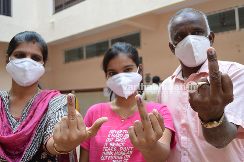 ಉಪಚುನಾವಣೆ ಮತದಾನ: ಶಿರಾದಲ್ಲಿ ಉತ್ಸಾಹ, ಆರ್.ಆರ್. ನಗರದಲ್ಲಿ ನೀರಸ