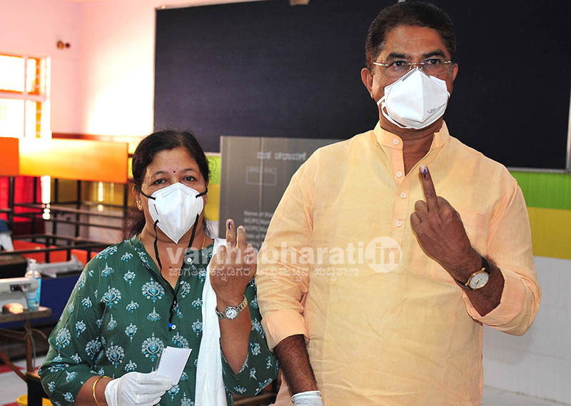 ಶಿರಾ, ಆರ್‌ಆರ್ ನಗರ ಉಪಚುನಾವಣೆ ಶಾಂತಿಯುತ ಅಂತ್ಯ: ಮತಯಂತ್ರಗಳಲ್ಲಿ ಅಭ್ಯರ್ಥಿಗಳ ಭವಿಷ್ಯ ಭದ್ರ