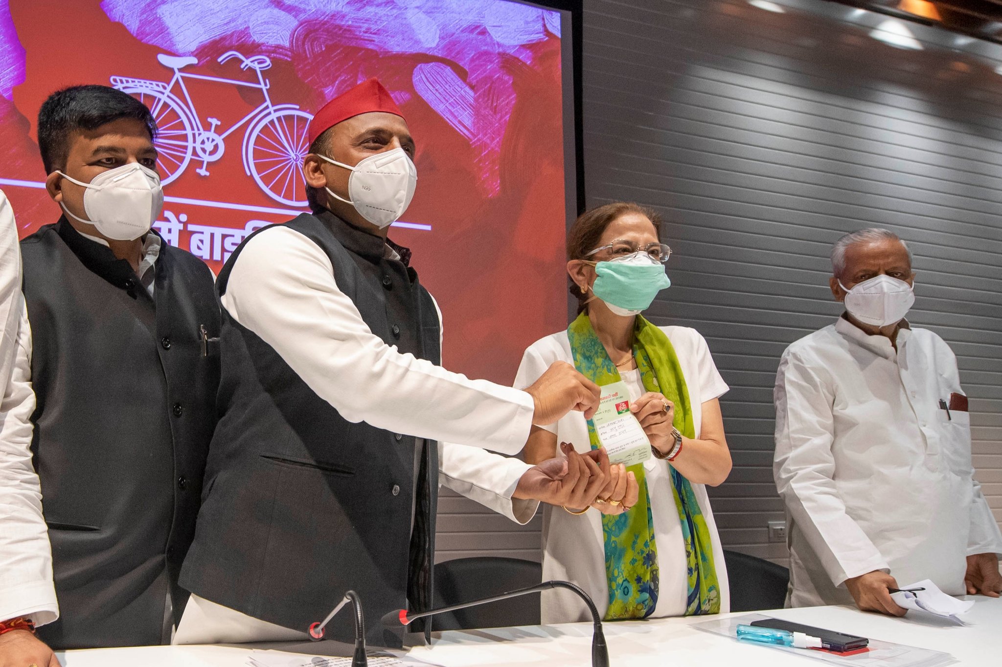 ಸಮಾಜವಾದಿ ಪಕ್ಷ ಸೇರಿದ ಅನ್ನು ಟಂಡನ್