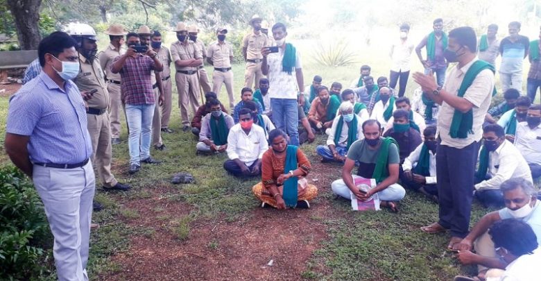 ಮೈಸೂರು: ಏಶ್ಯನ್ ಪೇಂಟ್ಸ್ ಕಾರ್ಖಾನೆ ವಿರುದ್ಧ ರೈತರ ಪ್ರತಿಭಟನೆ