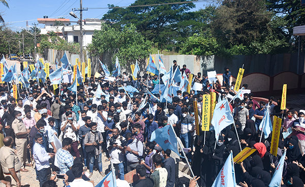 ವಿದ್ಯಾರ್ಥಿ ವೇತನ ವಿಳಂಬ ಖಂಡಿಸಿ ಸಿಎಫ್‌ಐ ಪ್ರತಿಭಟನೆ