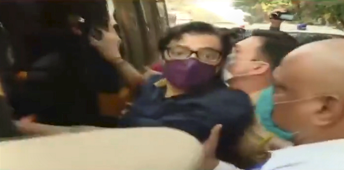 ಅರ್ನಬ್ ಗೋಸ್ವಾಮಿ ಬಂಧನ ರೀತಿಗೆ ಸುದ್ದಿವಾಹಿನಿಗಳ ಸಂಘಟನೆ ಖಂಡನೆ