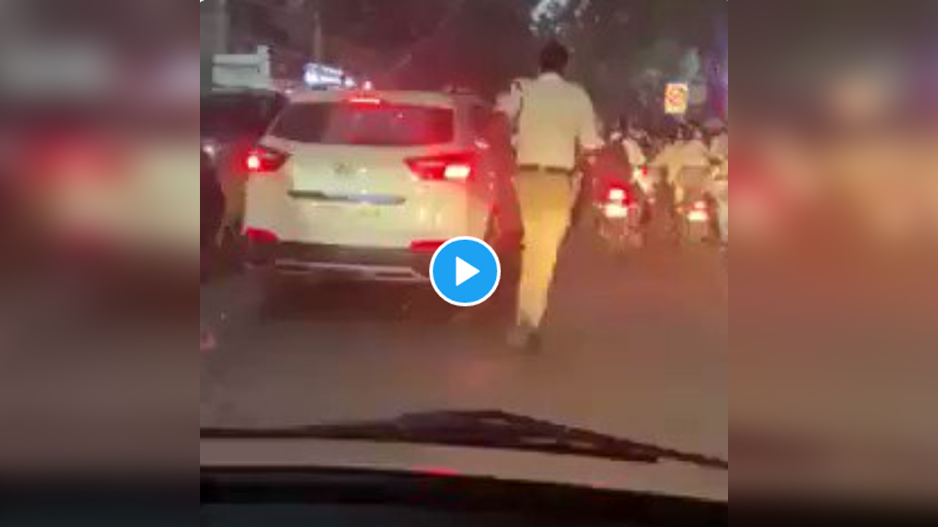 ಆ್ಯಂಬುಲೆನ್ಸ್ ಗೆ ದಾರಿ ಮಾಡಿ ಕೊಡಲು ಎರಡು ಕಿ.ಮೀ. ದೂರ ಓಡಿದ ಟ್ರಾಫಿಕ್ ಪೊಲೀಸ್‍ಗೆ ವ್ಯಾಪಕ ಶ್ಲಾಘನೆ