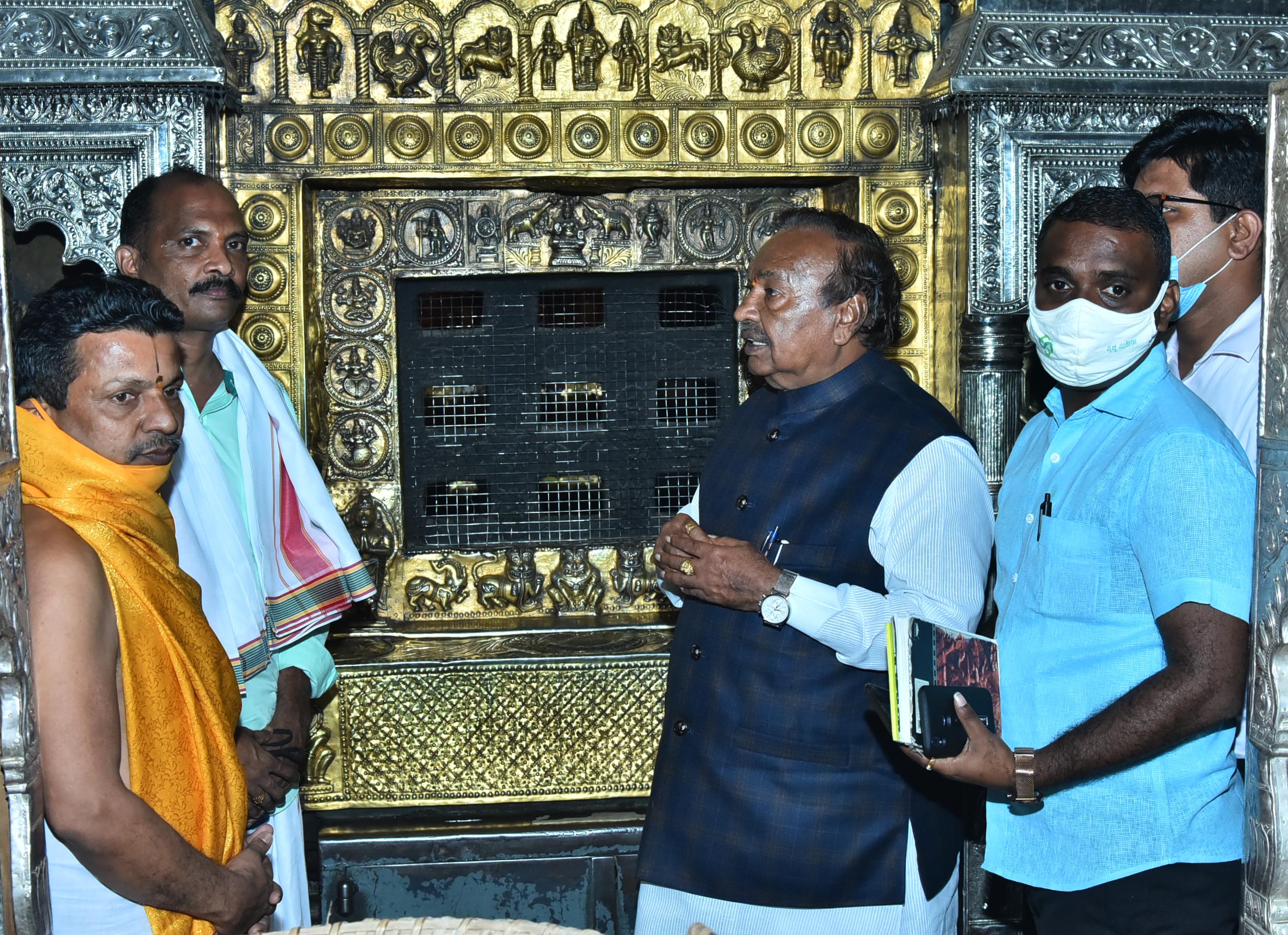 ಉಡುಪಿ ಶ್ರೀಕೃಷ್ಣ ಮಠಕ್ಕೆ ಭೇಟಿ ನೀಡಿದ ಸಚಿವ ಈಶ್ವರಪ್ಪ