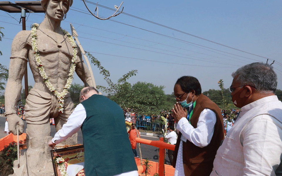 ತಪ್ಪು ಪ್ರತಿಮೆಗೆ ಮಾಲಾರ್ಪಣೆ ಮಾಡಿದ ಅಮಿತ್ ಶಾ; ಹೊರಗಿನವರು ಎಂದ ತೃಣಮೂಲ ಕಾಂಗ್ರೆಸ್