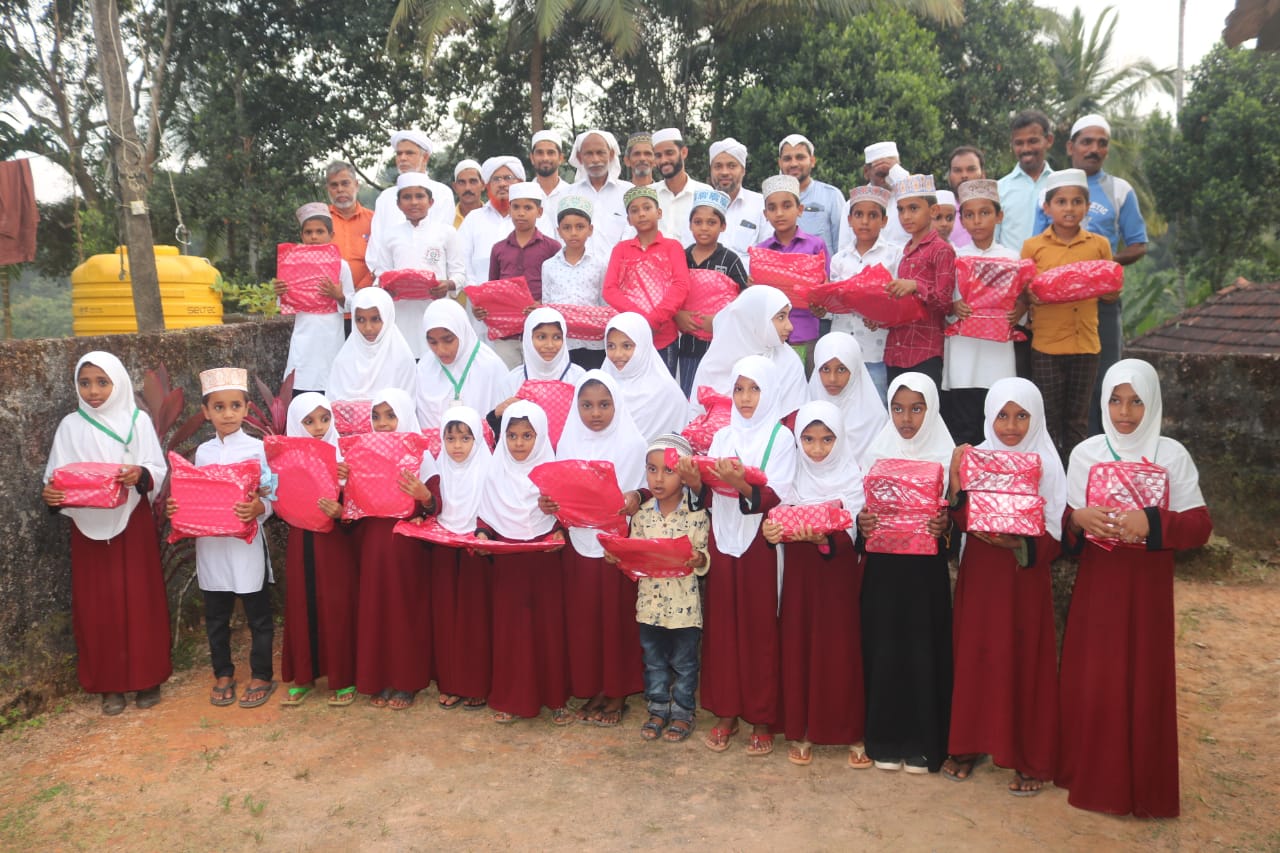 ಇನೋಳಿ ಬಿ ಸೈಟ್ ಮದ್ರಸ ವಿದ್ಯಾರ್ಥಿಗಳಿಗೆ ಬಹುಮಾನ ವಿತರಣೆ