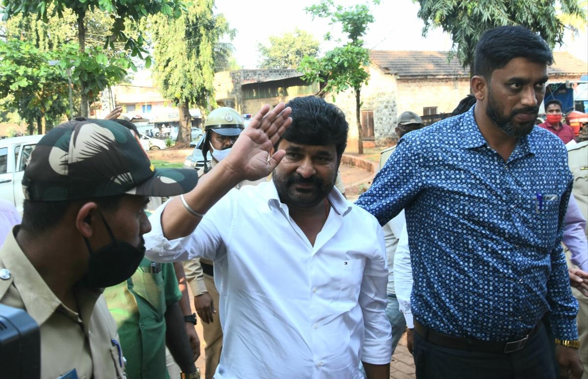 ಹತ್ಯೆ ಪ್ರಕರಣ: ಮಾಜಿ ಸಚಿವ ವಿನಯ ಕುಲಕರ್ಣಿಗೆ 14 ದಿನಗಳ ನ್ಯಾಯಾಂಗ ಬಂಧನ