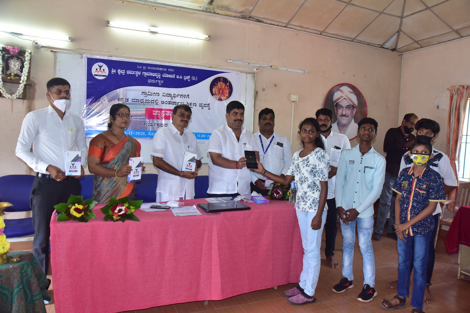 ವಿದ್ಯಾರ್ಥಿಗಳಿಗೆ 1000 ಟ್ಯಾಬ್, 500 ಲ್ಯಾಪ್‌ಟಾಪ್; ಧರ್ಮಸ್ಥಳ ಗ್ರಾಮಾಭಿವೃದ್ಧಿ ಯೋಜನೆಯ ಜ್ಞಾನತಾಣ ಕಾರ್ಯಕ್ರಮ