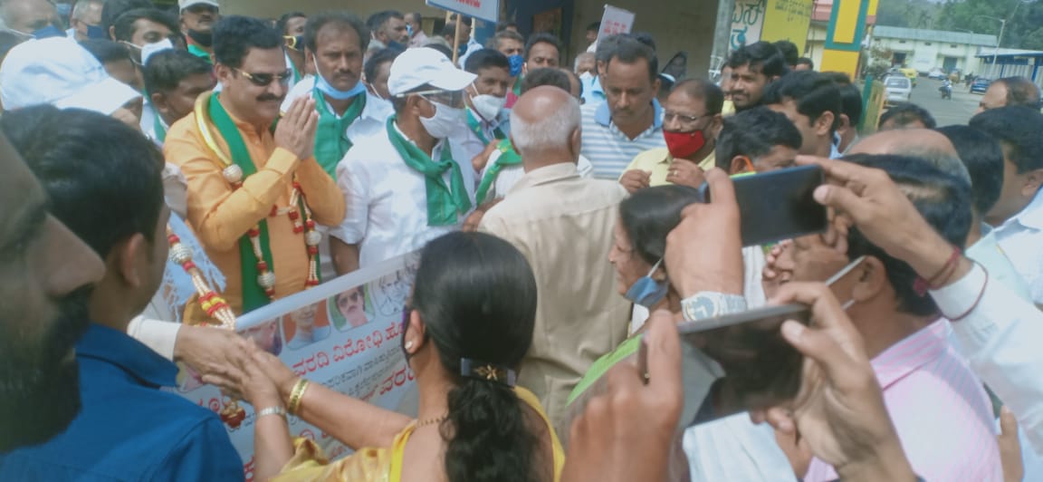 ರೈತರ ಪರ ನಿಲ್ಲದ ಯಡಿಯೂರಪ್ಪ ಮಠ, ಮಂದಿರಗಳ ಪರ ನಿಲ್ಲುತ್ತಾರೆ: ಬೇಳೂರು ಗೋಪಾಲಕೃಷ್ಣ