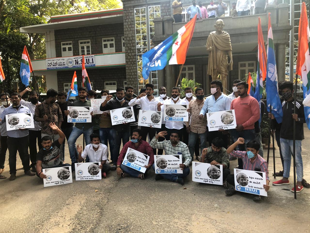 ಪ್ರೊ.ಅಶೋಕ್ ಆತ್ಮಹತ್ಯೆ ಪ್ರಕರಣ: ನ್ಯಾಯಾಂಗ ತನಿಖೆಗೆ ಆಗ್ರಹಿಸಿ ಎನ್‍ಎಸ್‍ಯುಐ ಧರಣಿ