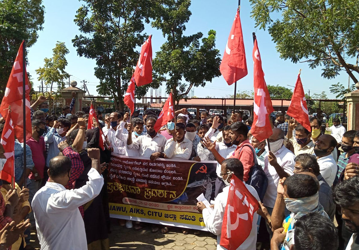 ದೆಹಲಿಯ ರೈತರ ಹೋರಾಟ ಬೆಂಬಲಿಸಿ ಉಡುಪಿಯಲ್ಲಿ ಧರಣಿ