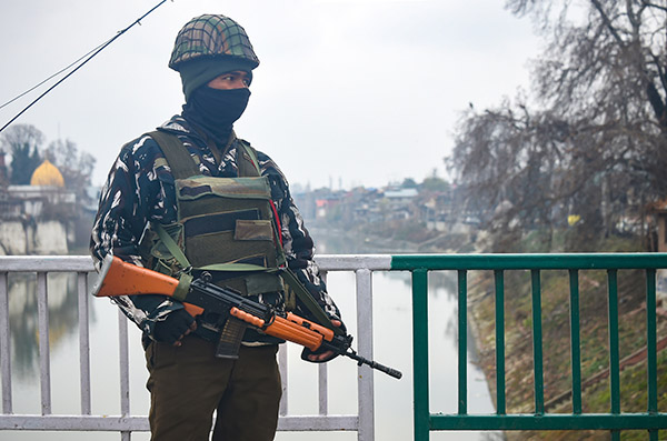 ಜಮ್ಮುಕಾಶ್ಮೀರ: ಎನ್‌ಕೌಂಟರ್ ನಲ್ಲಿ ಮೂವರು ಉಗ್ರರ ಹತ್ಯೆ