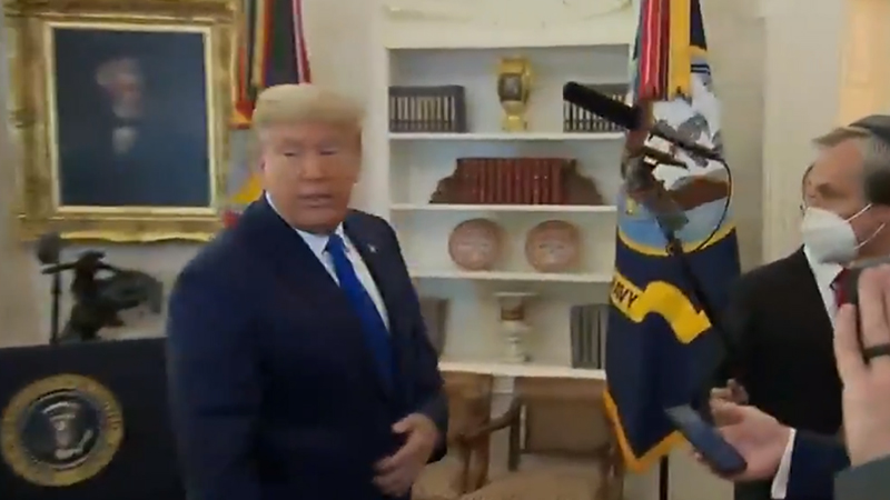 ​ಪತ್ರಕರ್ತರ ಪ್ರಶ್ನೆಯಿಂದ ನುಣುಚಿಕೊಳ್ಳಲು ಕಾರ್ಯಕ್ರಮದಿಂದ ಅರ್ಧದಲ್ಲೇ ಹೋದ ಟ್ರಂಪ್