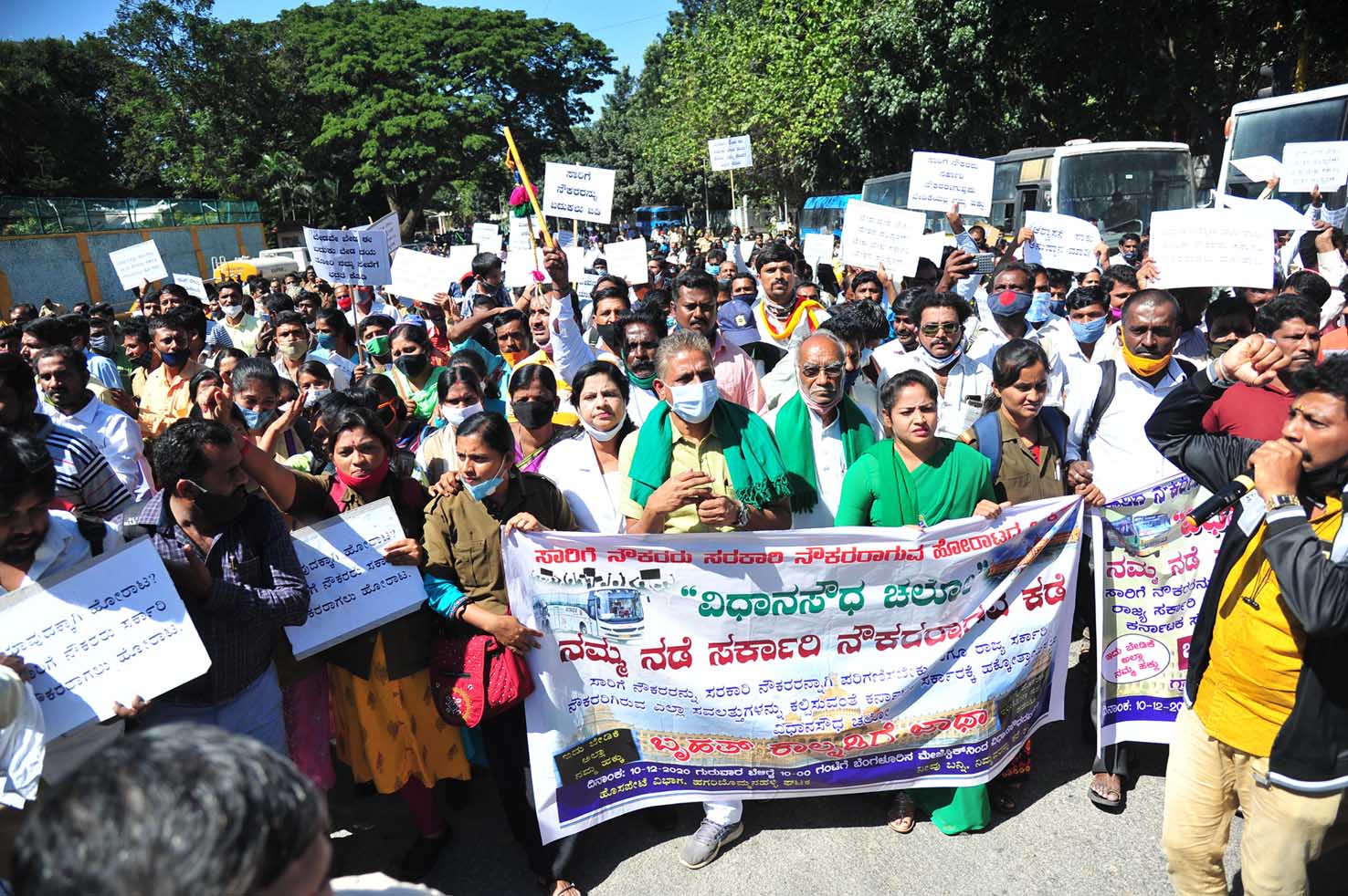 ‘ದುಡಿಯುವ ನಮಗೆ ಸರಕಾರಿ ನೌಕರರು ಎನ್ನಿ’: ಸಾರಿಗೆ ನೌಕರರ ವಿಧಾನಸೌಧ ಚಲೋ