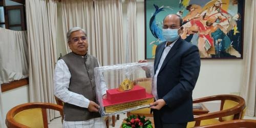 ‘ಬಂಗಾರದ ಕಿರೀಟ ಸರಕಾರಕ್ಕೆ ಒಪ್ಪಿಸಿದ ಉಪಮುಖ್ಯಮಂತ್ರಿ ಗೋವಿಂದ ಕಾರಜೋಳ