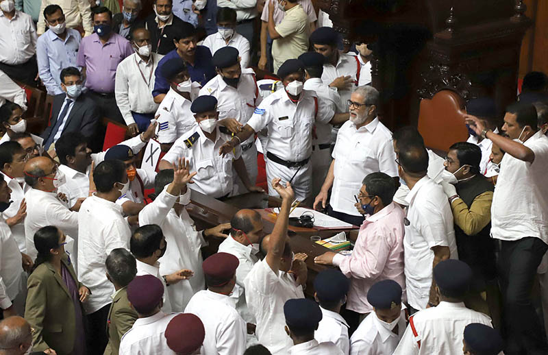ವಿಧಾನಪರಿಷತ್ ನಲ್ಲಿ ಗದ್ದಲ, ಜಟಾಪಟಿ: ರಾಜ್ಯಪಾಲರ ನಡೆಯತ್ತ ಎಲ್ಲರ ಚಿತ್ತ