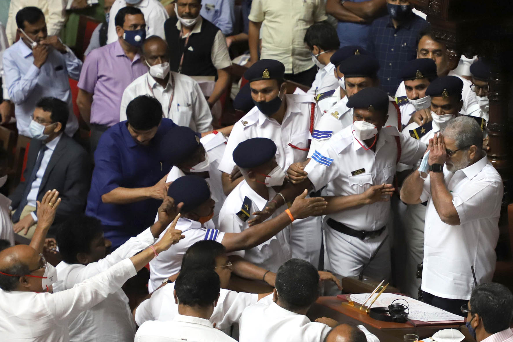 ಪರಿಷತ್ ನಲ್ಲಿ ಗದ್ದಲ: ನಾರಾಯಣಸ್ವಾಮಿ, ನಸೀರ್ ಅಹ್ಮದ್, ರಾಥೋಡ್ ವಿರುದ್ಧ ಕ್ರಮಕ್ಕೆ ಆಯನೂರು ಮಂಜುನಾಥ್ ಆಗ್ರಹ