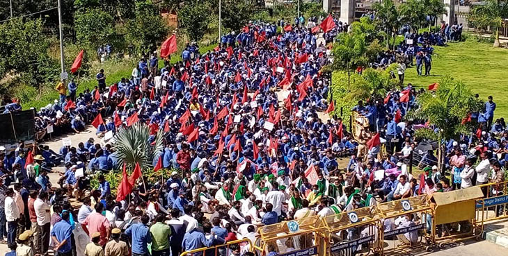 40ನೇ ದಿನಕ್ಕೆ ಕಾಲಿಟ್ಟ ಟೊಯೋಟಾ ಕಿರ್ಲೋಸ್ಕರ್ ಕಾರ್ಮಿಕರ ಪ್ರತಿಭಟನೆ: ಡಿಸಿ ಕಚೇರಿಗೆ ಮುತ್ತಿಗೆ