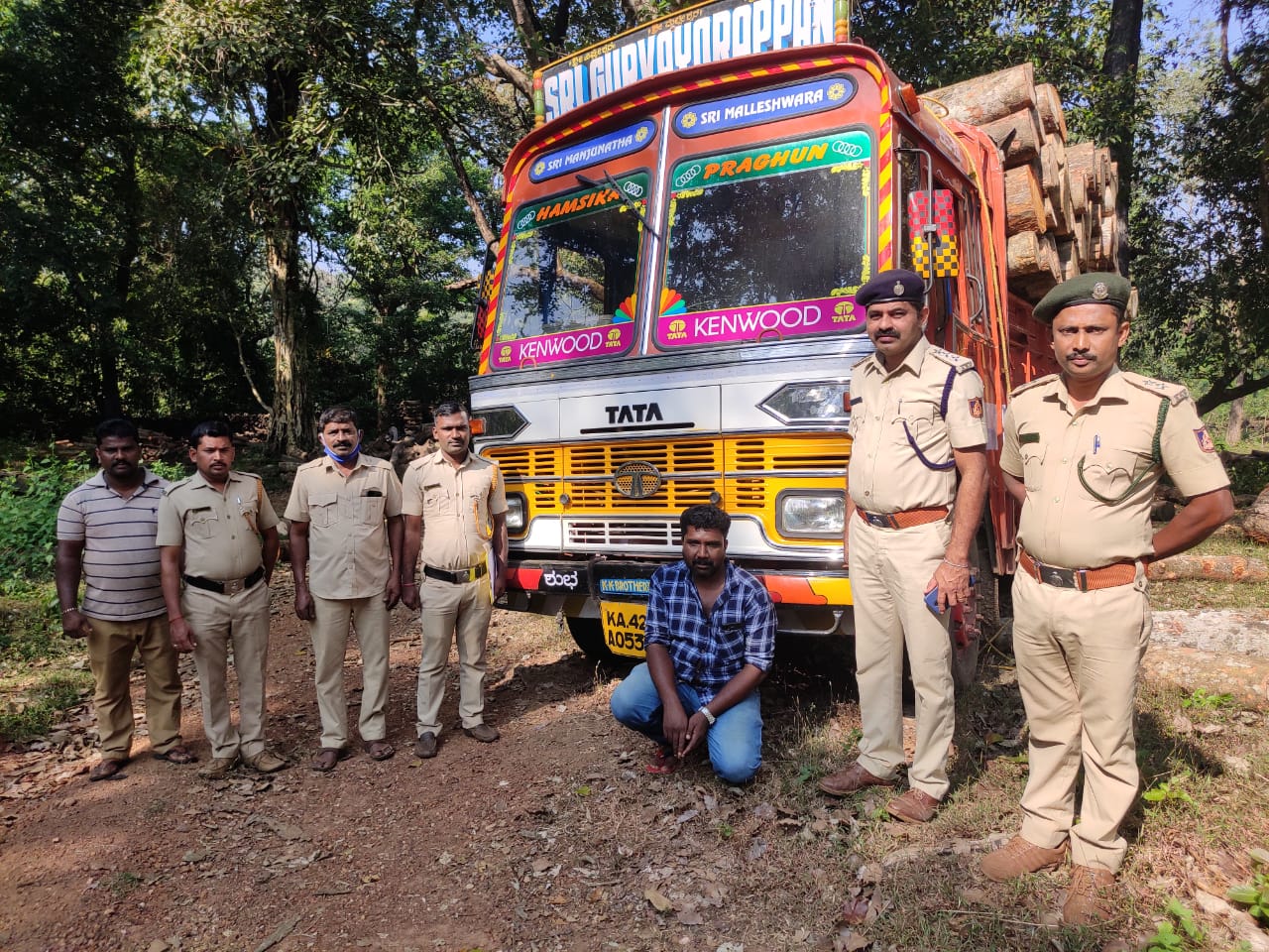 ಅಕ್ರಮ ಮರ ಸಾಗಾಟ: ಆರೋಪಿ ಪೊಲೀಸ್ ವಶಕ್ಕೆ