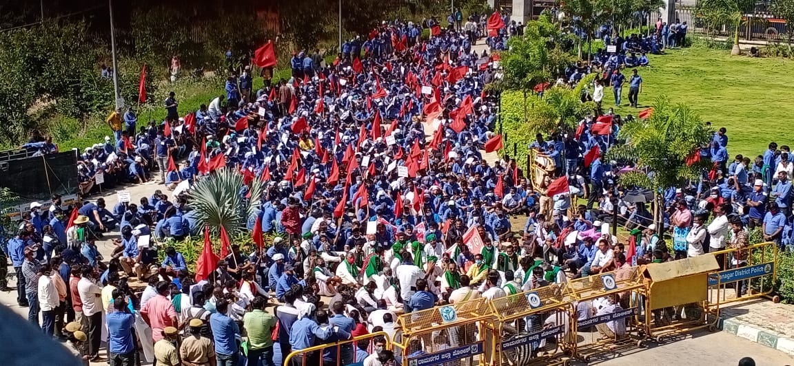 ಟೊಯೋಟಾ ಕಿರ್ಲೋಸ್ಕರ್ ಬಿಕ್ಕಟ್ಟು: ಹೋರಾಟ ಮಾಡದಿದ್ದರೆ ಕಾರ್ಮಿಕರಿಗೆ ಭವಿಷ್ಯವಿಲ್ಲ ಎಂದ ಕಾರ್ಮಿಕ ಮುಖಂಡರು