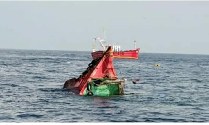 ಉಳ್ಳಾಲ ಮೀನುಗಾರಿಕಾ ಬೋಟು ದುರಂತ : ಇಬ್ಬರು ಮೀನುಗಾರರ ಮೃತದೇಹ ಪತ್ತೆ, ನಾಲ್ವರು ನಾಪತ್ತೆ