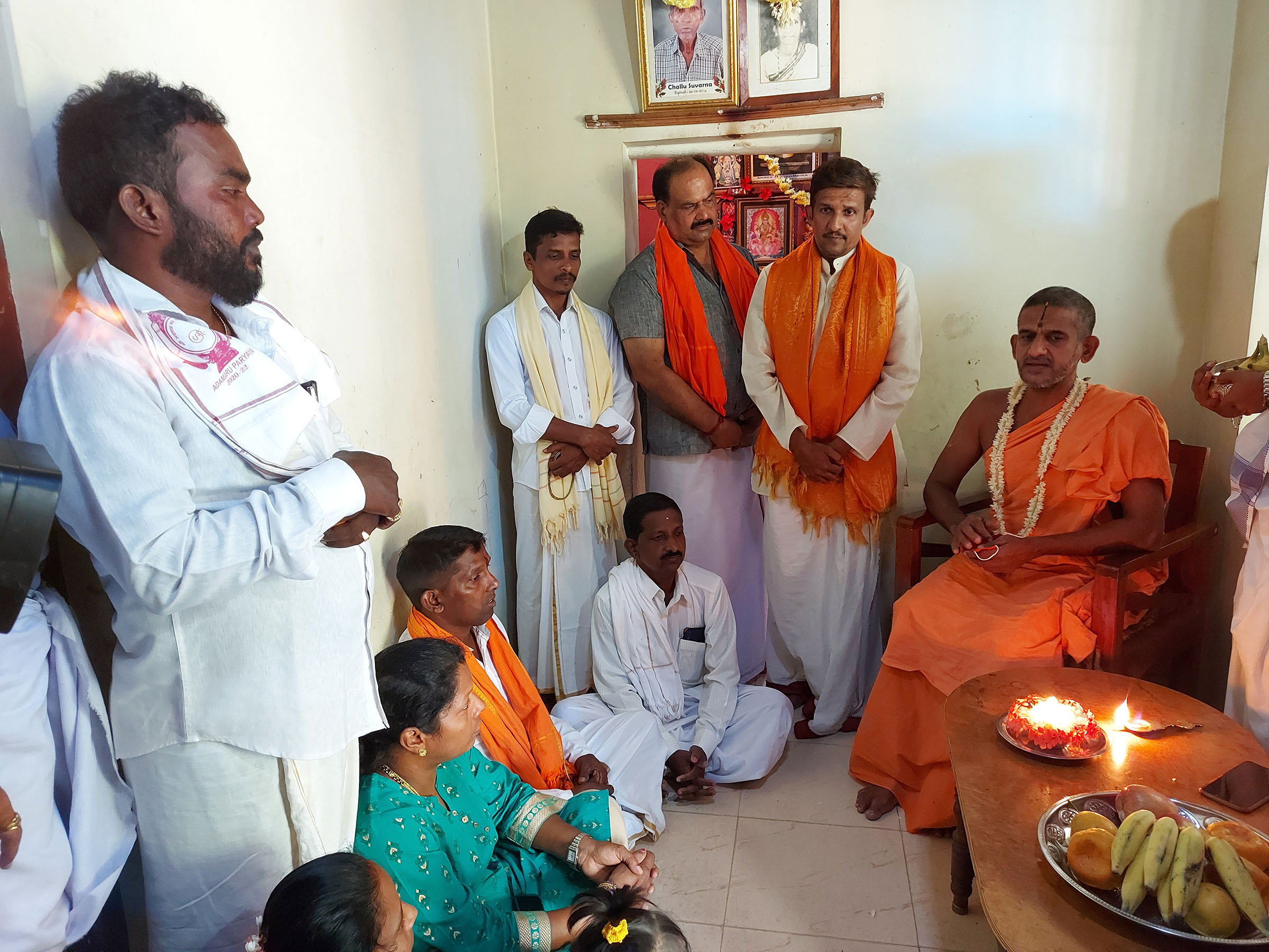 ದಲಿತ ಕಾಲನಿಗೆ ಪೇಜಾವರ ಶ್ರೀ ಭೇಟಿ