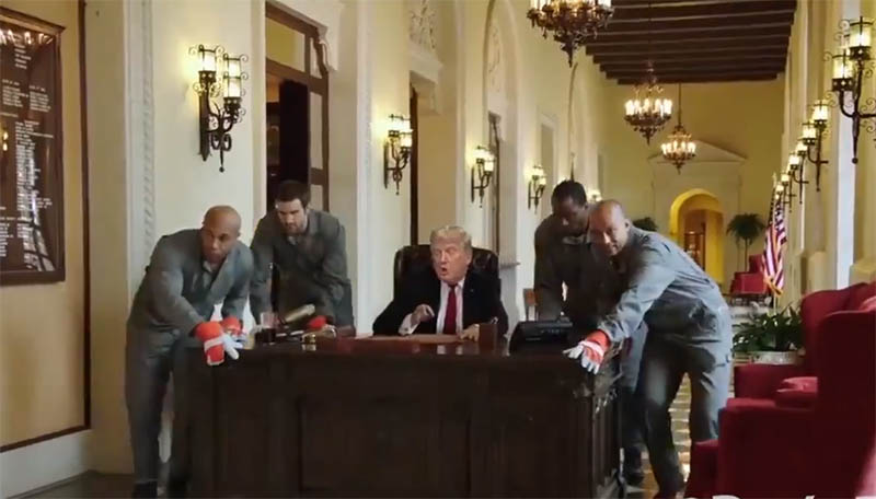 ಡೋನಾಲ್ಡ್ ಟ್ರಂಪ್ ಅನ್ನು ಶ್ವೇತಭವನ ದಿಂದ ಹೊರದೂಡಿದಂತೆ ತೋರಿಸಿರುವ ಬಲು ತಮಾಷೆಯ ಈ ವೀಡಿಯೊ ನೋಡಿ