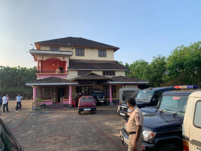 ಕೊಕ್ಕಡ : ಮನೆಗೆ ನುಗ್ಗಿ ನಗ-ನಗದು ದರೋಡೆ