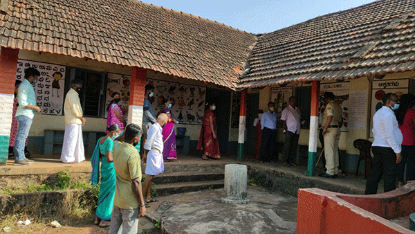 ಉಡುಪಿ ಜಿಲ್ಲೆಯಲ್ಲಿ ಶಾಂತಿಯುತ ಮತದಾನ