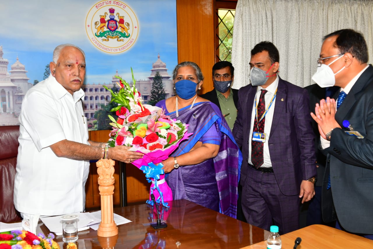 ಸಿಎಂ ಭೇಟಿ ಮಾಡಿದ ಎಲ್‍ಐಸಿ ಅಧಿಕಾರಿಗಳು: ಭಾಗ್ಯಲಕ್ಷ್ಮಿ ಯೋಜನೆ ಎಲ್‍ಐಸಿ ಮೂಲಕ ಜಾರಿಗೆ ಮನವಿ