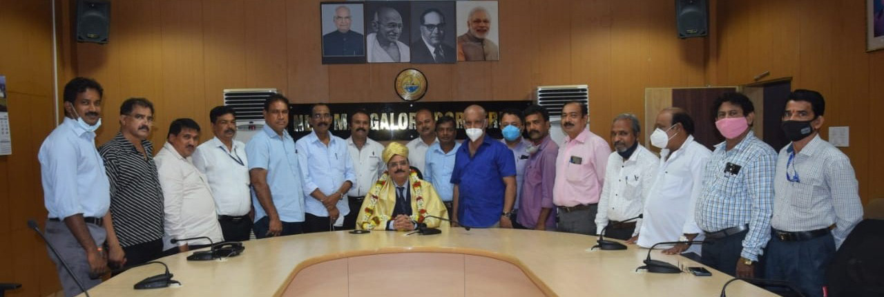 ಬಂದರು ಮಂಡಳಿ ಅಧ್ಯಕ್ಷ ಎವಿ ಅಕ್ಕರಾಜುಗೆ ಡಾಕ್ಟರೇಟ್; ಇಂಟಕ್ ವತಿಯಿಂದ ಸನ್ಮಾನ