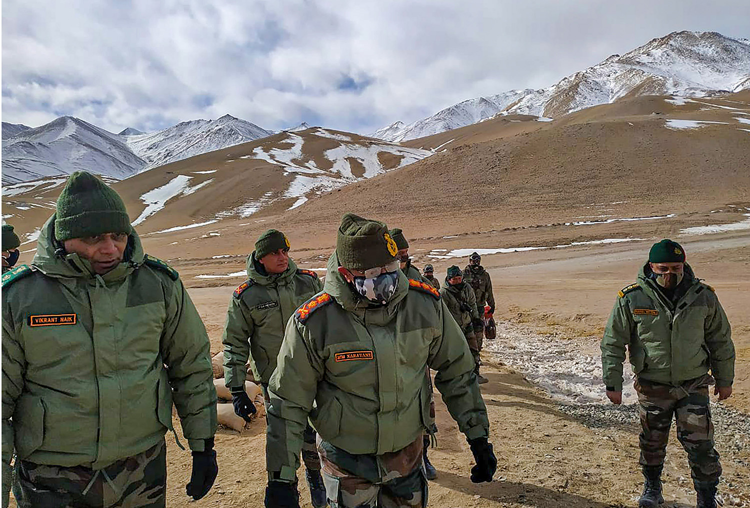 ಚೀನಾದೊಂದಿಗಿನ ಬಿಕ್ಕಟ್ಟಿನ ನಡುವೆ ‘ಫೈರ್ ಆ್ಯಂಡ್ ಫ್ಯೂರಿ ಕಾರ್ಪ್ಸ್’ ಅನ್ನು ಭೇಟಿಯಾದ ಸೇನಾ ವರಿಷ್ಠ