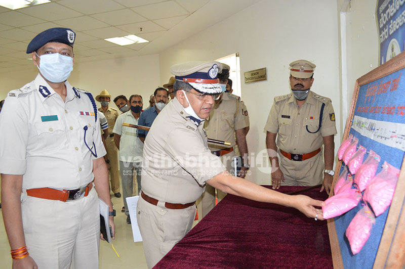 ಡ್ರಗ್ಸ್ ಜಾಲ ಭೇದಿಸಿದ ಪೊಲೀಸರು: ವಿದೇಶಿ ಪ್ರಜೆಗಳಿಬ್ಬರ ಬಂಧನ, 1.07 ಕೋಟಿ ರೂ. ಮೌಲ್ಯದ ಮಾದಕ ವಸ್ತು ಜಪ್ತಿ