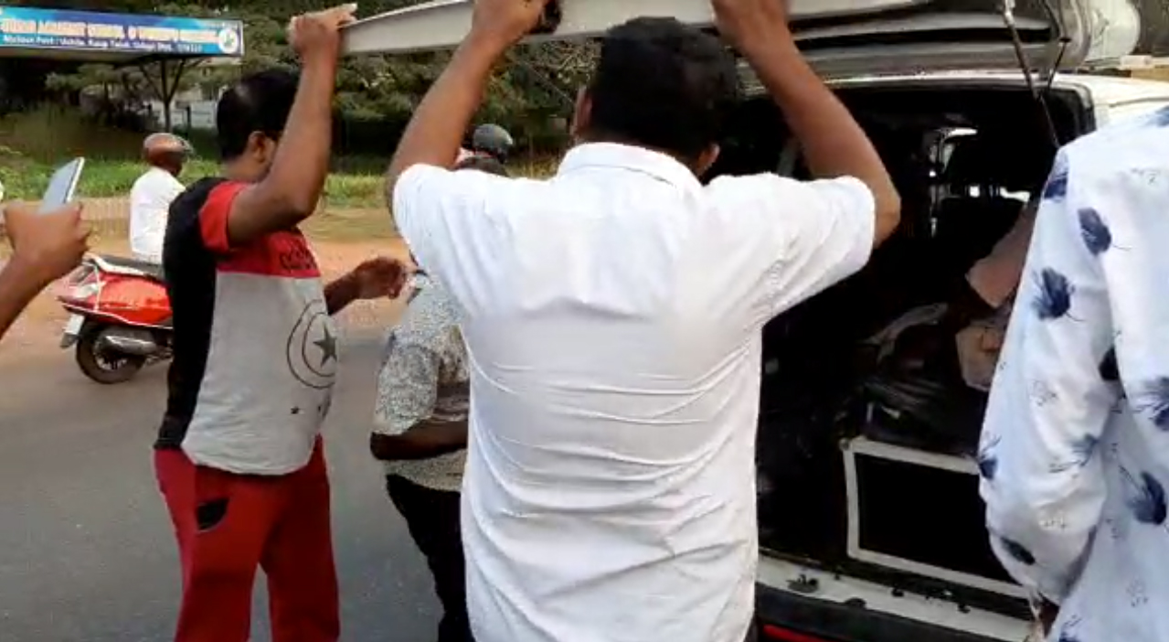 ಕಾಪು: ಗಾಯಾಳುವನ್ನು ಸಾಗಿಸುತಿದ್ದ ಆ್ಯಂಬುಲೆನ್ಸ್ ಗೆ ಕಾರು ಢಿಕ್ಕಿ