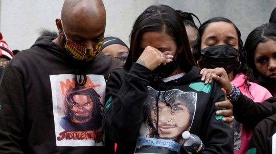 ಅಮೆರಿಕದಲ್ಲಿ ನಿರಾಯುಧನಾಗಿದ್ದ ಕರಿಯ ವ್ಯಕ್ತಿಯನ್ನು ಹತ್ಯೆಗೈದ ಪೊಲೀಸರು: ಮತ್ತೆ ಭುಗಿಲೆದ್ದ ಪ್ರತಿಭಟನೆ