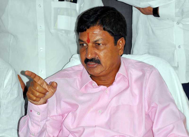 ಅವಸಾನದ ಅಂಚಿನಲ್ಲಿರುವ ಐದು ಸರಕಾರಿ ಶಾಲೆಗಳ ದತ್ತು ಪಡೆದ ಸಚಿವ ರಮೇಶ್ ಜಾರಕಿಹೊಳಿ