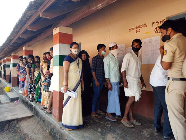 ಗ್ರಾಪಂ ಚುನಾವಣೆ: 11 ಗಂಟೆ ವೇಳೆ ದ.ಕ 33.41 ಶೇ., ಉಡುಪಿ 31.23 ಶೇ. ಮತದಾನ