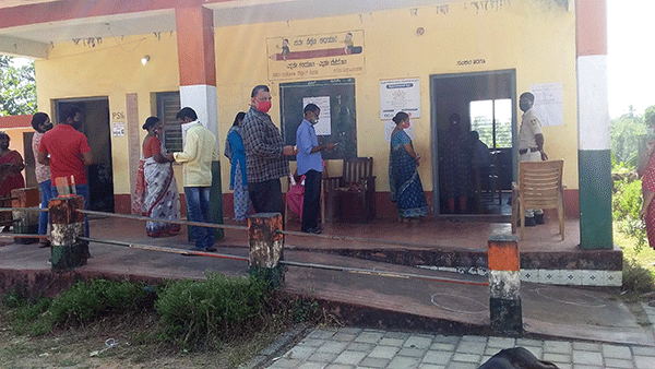 ದ.ಕ. 52.85 ಶೇ., ಉಡುಪಿ 61.94 ಶೇ. ಮತದಾನ