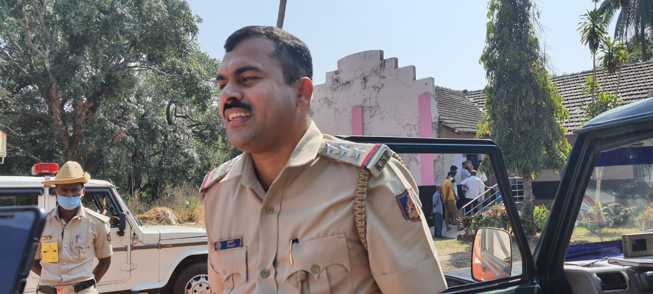 ಪಡುಬಿದ್ರೆ : ಕರ್ತವ್ಯ ನಿರ್ವಹಿಸಿದ ಊರಿಗೆ 15 ವರ್ಷಗಳ ಬಳಿಕ ಮರಳಿ ಬಂದು ಮತ ಚಲಾಯಿಸಿದ ಇನ್ಸ್ ಪೆಕ್ಟರ್