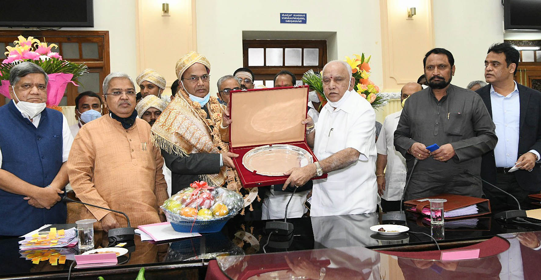 ಮುಖ್ಯ ಕಾರ್ಯದರ್ಶಿ ವಿಜಯಭಾಸ್ಕರ್ ಗೆ ಸಚಿವ ಸಂಪುಟ ಸಹೋದ್ಯೋಗಿಗಳಿಂದ ಸನ್ಮಾನ