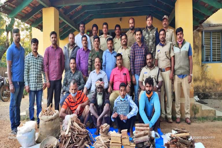 ಬಾವಿಯೊಳಗೆ ಅಕ್ರಮವಾಗಿ ಸಂಗ್ರಹಿಸಿಟ್ಟಿದ್ದ 38 ಕೆಜಿ ಶ್ರೀಗಂಧ ವಶ: ನಾಲ್ವರ ಬಂಧನ