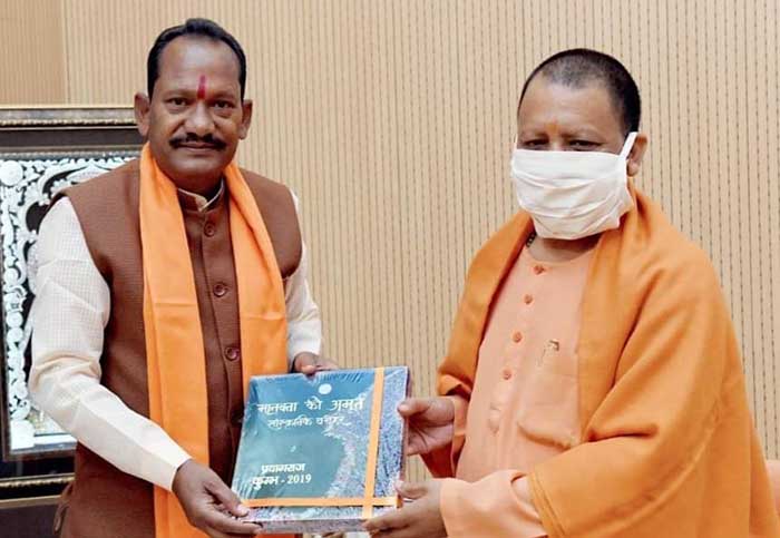 ಗೋಹತ್ಯೆ ನಿಷೇಧ ಕಾಯ್ದೆ ಬಗ್ಗೆ ಚರ್ಚಿಸಲು ಯುಪಿ ಸಿಎಂ ಆದಿತ್ಯನಾಥ್ ಭೇಟಿಯಾದ ಸಚಿವ ಪ್ರಭು ಚೌಹಾಣ್